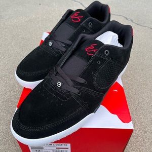 NWT - És accel slim x Quattro - black on black - mens size 12